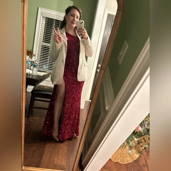 Lulus Velvet/Sequin Red One Shoulder Dress Size L - Picture 8 of 9